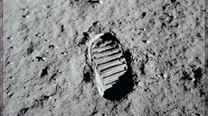 20. ervence 1969 u byly první lidské stopy na povrchu Msíce. Zde je to...
