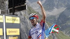 Francouzský cyklista Thibaut Pinot se raduje z vítězství ve 14. etapě Tour de... Francouzský cyklista Thibaut Pinot se raduje z vítězství ve 14. etapě Tour de...