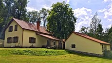 Filmový dům dědy Komárka, kde si užívali pohodu Zdeněk Svěrák s Janem Třískou,... Filmový dům dědy Komárka, kde si užívali pohodu Zdeněk Svěrák s Janem Třískou,...