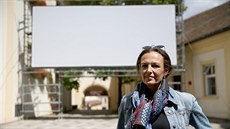 Monika Šimková ze spolku Noční motýl se stará o letní kino na nádvoří radnice... Monika Šimková ze spolku Noční motýl se stará o letní kino na nádvoří radnice...