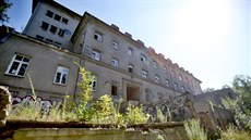 Chátrající budova léčebny dlouhodobě nemocných v Bílovicích nad Svitavou. Chátrající budova léčebny dlouhodobě nemocných v Bílovicích nad Svitavou.