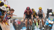 Geraint Thomas (vlevo) a Egan Bernal z Ineosu