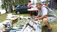Tomáš Novotný z Chotěboře na burze prodával svoje modely letounů, ale i pivní... Tomáš Novotný z Chotěboře na burze prodával svoje modely letounů, ale i pivní...