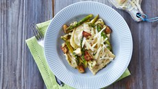 Domácí ravioly plněné kozím sýrem a oříšky Domácí ravioly plněné kozím sýrem a oříšky