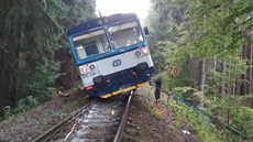 Na trati mezi Novou Pakou a Lázněmi Bělohrad na Jičínsku vykolejil vlak... Na trati mezi Novou Pakou a Lázněmi Bělohrad na Jičínsku vykolejil vlak...