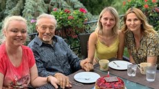 Karel Gott, jeho dcery Dominika a Lucie a manelka Ivana (28. ervence 2019)