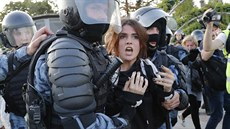 V Moskvě policisté zatkli několik stovek účastníků nepovolené demonstrace u... V Moskvě policisté zatkli několik stovek účastníků nepovolené demonstrace u...
