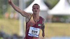 Jan Veleba slaví vyrovnání národního rekordu v běhu na 100 m. Jan Veleba slaví vyrovnání národního rekordu v běhu na 100 m.