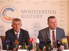 Konící ministr kultury Antonín Stank a premiér Andrej Babi po spoleném...