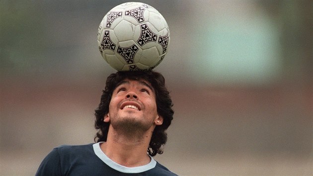Z HRDINY PSANCEM. Diego Maradona, fotbalová ikona, před devětadvaceti lety vyfasoval první trest za užívání kokainu. Z HRDINY PSANCEM. Diego Maradona, fotbalová ikona, před devětadvaceti lety vyfasoval první trest za užívání kokainu.