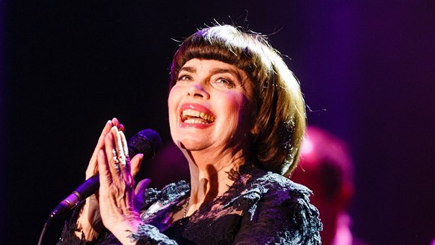 Mireille Mathieu (Kongresové centrum, Praha, 16. října 2016) Mireille Mathieu (Kongresové centrum, Praha, 16. října 2016)