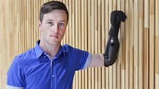 Jiří Fojtík jako voják přišel po zásahu bojového vozidla pěchoty během cvičení... Jiří Fojtík jako voják přišel po zásahu bojového vozidla pěchoty během cvičení...