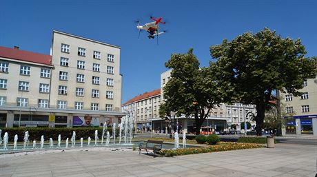 Dron na Ulrichov námstí v Hradci Králové (19.8.2016).