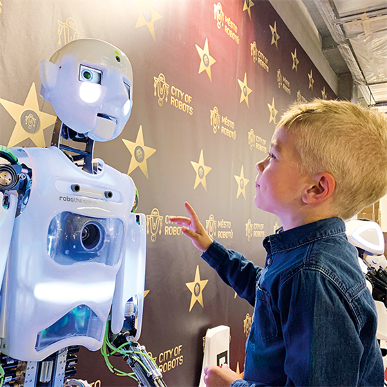 72 nejnovjích robot na výstav Msto robot v OC Chodov v Praze