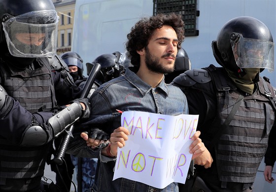 Policie zatkla stovky lidí na demonstraci za povolení úasti opozice ve volbách...