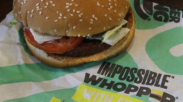 Americký řetězec Burger King uvedl do prodeje nový vegetariánský burger. Podle... Americký řetězec Burger King uvedl do prodeje nový vegetariánský burger. Podle...