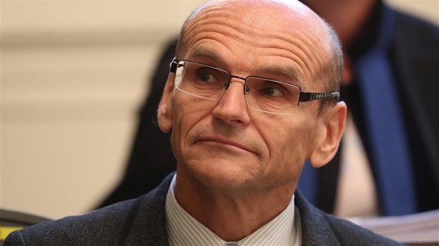 Soudce Ivan Elischer podle obžaloby za úplatky od vietnamské komunity... Soudce Ivan Elischer podle obžaloby za úplatky od vietnamské komunity...