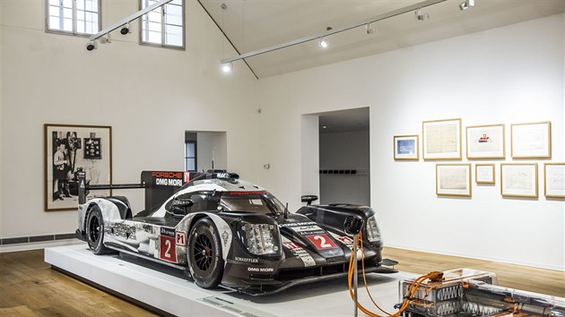 Unikt v Rodnm dom Ferdinanda Porscheho: Zvodn specil Porsche 919 Hybrid