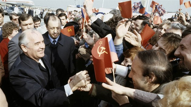 Ke koloritu praskho letit za komunismu patilo vtn zahraninch delegac, nejvy sovtsk pedstavitel Michail Gorbaov piletl v dubnu 1987.