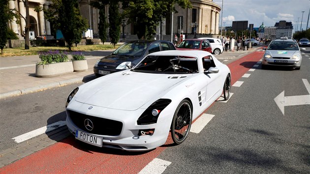 Polsk kutil Andrzej Burek si postavil lapac supersport Mercedes SLS