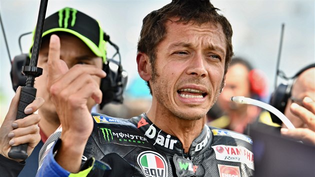 Legendrn Valentino Rossi skonil na Velk cen esk republiky ve td MotoGP est.