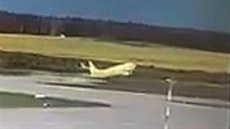 Ruský Boeing 737 společnost S7 Airlines přejel při startu z moskevského letiště... Ruský Boeing 737 společnost S7 Airlines přejel při startu z moskevského letiště...