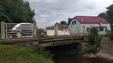 Most v Malecké ulici u parku Střelnice v Chrudimi není v dobré kondici. Most v Malecké ulici u parku Střelnice v Chrudimi není v dobré kondici.