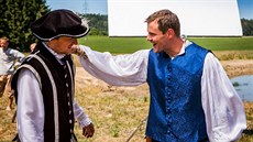 Na place musí být i legrace. Režisér Josef Pecl natáčí historický seriál o... Na place musí být i legrace. Režisér Josef Pecl natáčí historický seriál o...