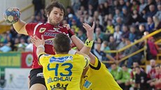 Adam Reček (s míčem) musela ukončit kariéru kvůli obtížím s koleny v 25 letech. Adam Reček (s míčem) musela ukončit kariéru kvůli obtížím s koleny v 25 letech.
