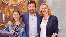 Michal Viewegh s pítelkyní Monikou a dcerou Barborou na 25. roníku...