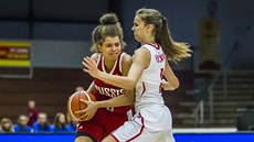 Česká juniorská reprezentantka Veronika Voráčková (vpravo) brání Kamillu... Česká juniorská reprezentantka Veronika Voráčková (vpravo) brání Kamillu...
