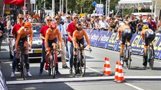 Premiéra časovkářské štafety na ME: nizozemské ženy Riejanne Markusová,... Premiéra časovkářské štafety na ME: nizozemské ženy Riejanne Markusová,...
