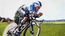 Remco Evenepoel se řítí pro evropský titul v časovce. Remco Evenepoel se řítí pro evropský titul v časovce.