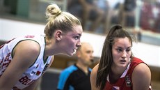 Česká juniorka Simona Sklenářová (vpravo) v zápase s Běloruskem. Česká juniorka Simona Sklenářová (vpravo) v zápase s Běloruskem.