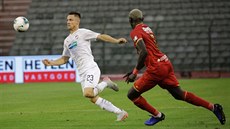 Plzeňský středopolař Lukáš Kalvach se rozbíhá za balonem během třetího předkola... Plzeňský středopolař Lukáš Kalvach se rozbíhá za balonem během třetího předkola...