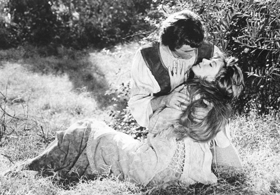 Franco Nero a Vanessa Redgraveov ve filmu Krl Artu a jeho druina.