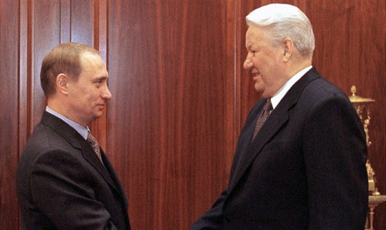 Boris Jelcin a Vladimir Putin na snmku z jna 1999
