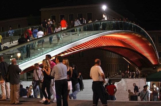 Most navrený slavným architektem Santiagem Calatravou.