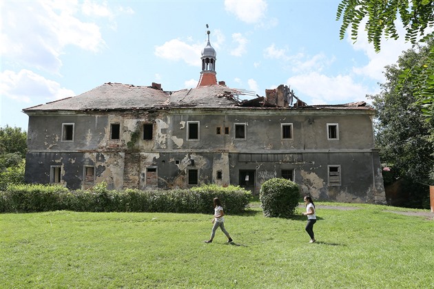 Spolek Kampanila Malhostice nechal v roce 2006 opravit stechu viky, na víc...