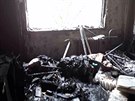 Plameny zniily v perovsk ulici Interbrigadist byt panelovho domu. Hasii s...