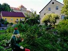 Po staletí stejné panorama chotěšovskeho kláštera.
Nyní však se spolehlivou ostrahou. Po staletí stejné panorama chotěšovskeho kláštera.
Nyní však se spolehlivou ostrahou.