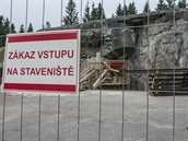 Střílnu musí tři týdny podpírat, než beton vytvrdne. Střílnu musí tři týdny podpírat, než beton vytvrdne.