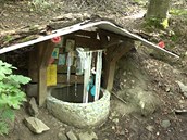 Studánka Jaromířka nedaleko Dolních Břežan patří k oblíbeným místům turistů.... Studánka Jaromířka nedaleko Dolních Břežan patří k oblíbeným místům turistů....