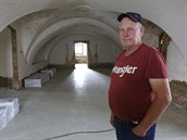 Václav Kule koupil v Chocenicích na Plzeňsku polorozpadlý zámek. Postupně jej... Václav Kule koupil v Chocenicích na Plzeňsku polorozpadlý zámek. Postupně jej...
