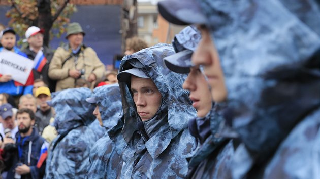 Policist dohlej na demonstraci v Moskv (10. srpna 2019)