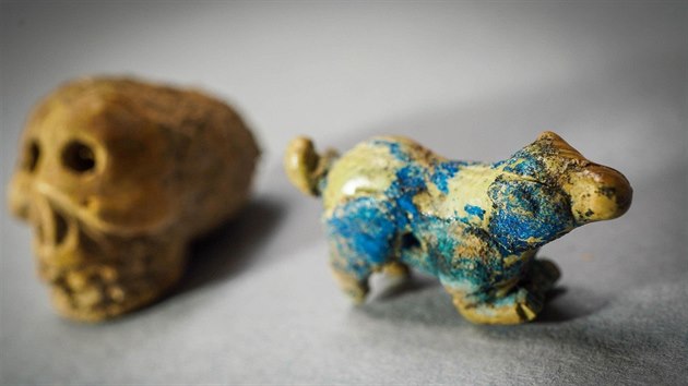 Italt archeologov objevili v jednom z dom v Pompejch truhlu s vce ne stovkou drobnch pedmt, kter povauj za amulety. (12. srpna 2019)