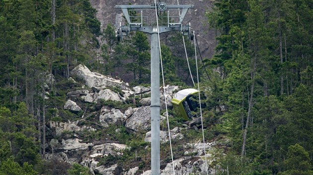 Vech ticet gondol kabinkov lanovky Sea to Sky Gondola v resortu kanadskho msta Squamish nedaleko Vancouveru se v nedli rno ztilo. Natst nebyl nikdo zrann. (11. srpna 2019)