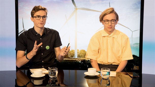 Zakladatel hnut Fridays for Future Petr Doubravsk (vpravo) a Marek Jankovsk v diskusnm poadu Rozstel.