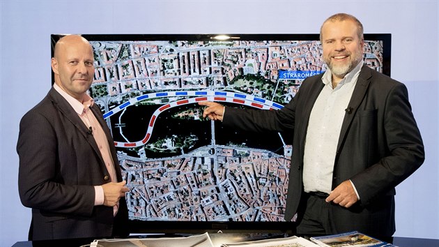 Pražský zastupitel Petr Hlubuček (vlevo) a předseda představenstva společnosti Vodní cesty Jan Skalický v diskusním pořadu Rozstřel.