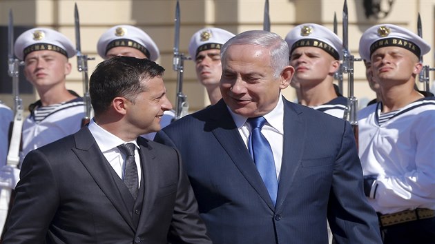 Ukrajinsk prezident Volodymyr Zelenskyj (vlevo) v Kyjev pivtal izraelskho premira Benjamina Netanjahua. (19. srpna 2019)